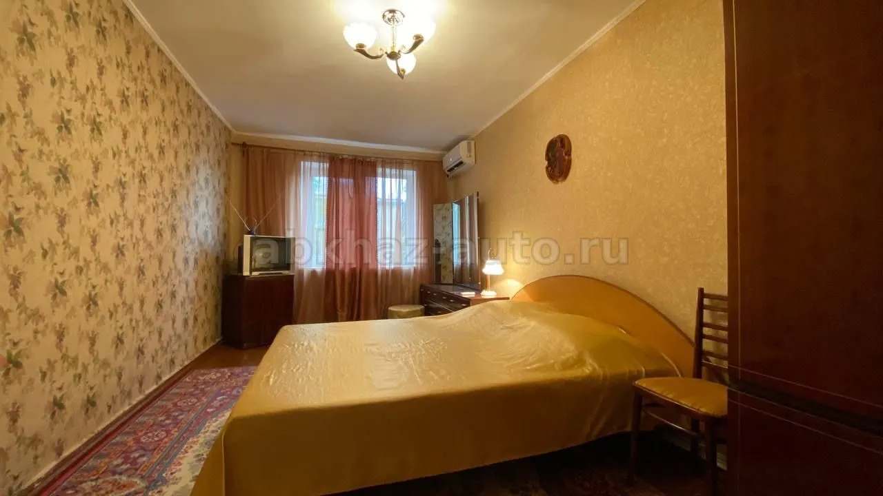 Продаю трехкомнатную в г. Гагра.