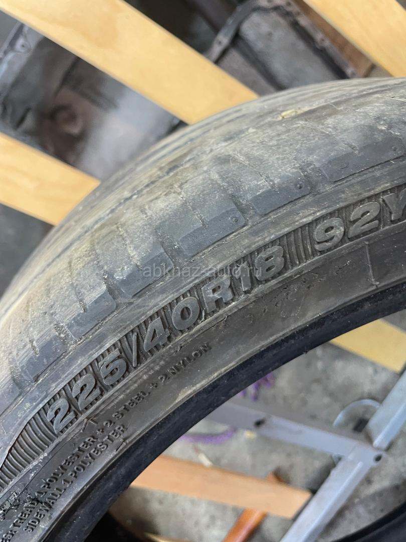 R18 225/40