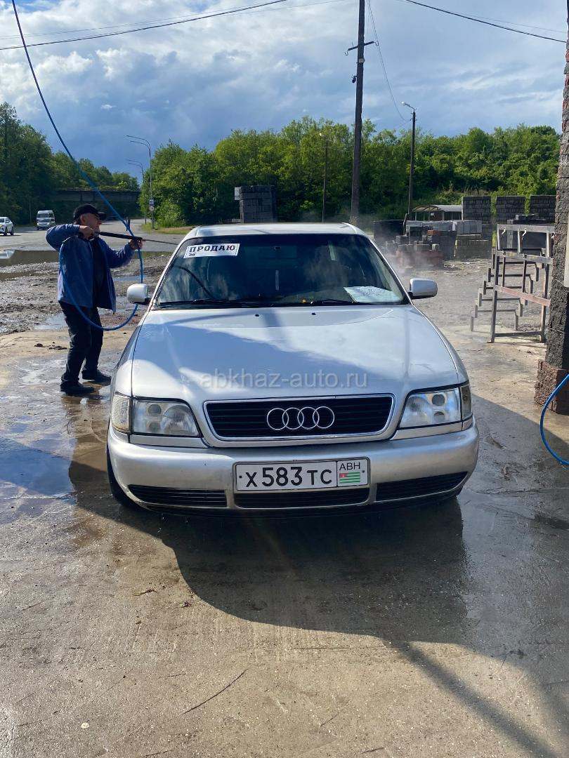 Audi 100