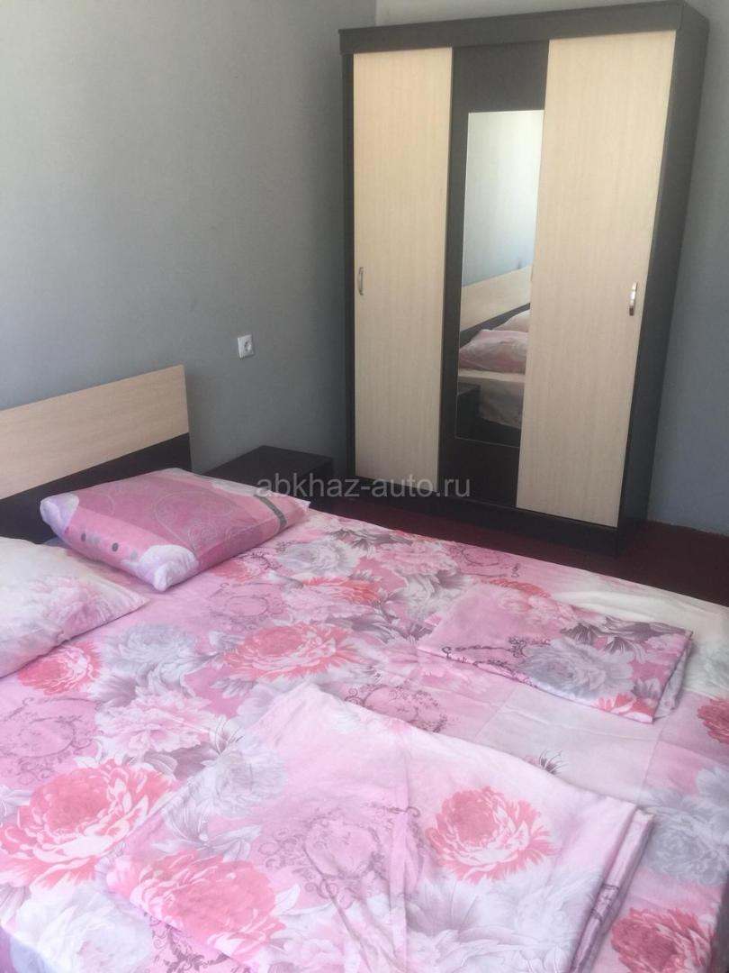 Сдаются комнаты ,отдыхающим ,писать на Вацап ,Сухум маяк