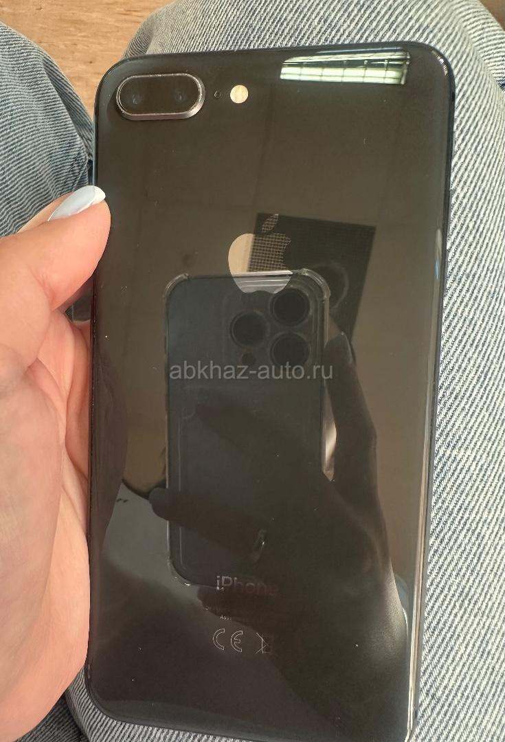 Продаю айфон 8+