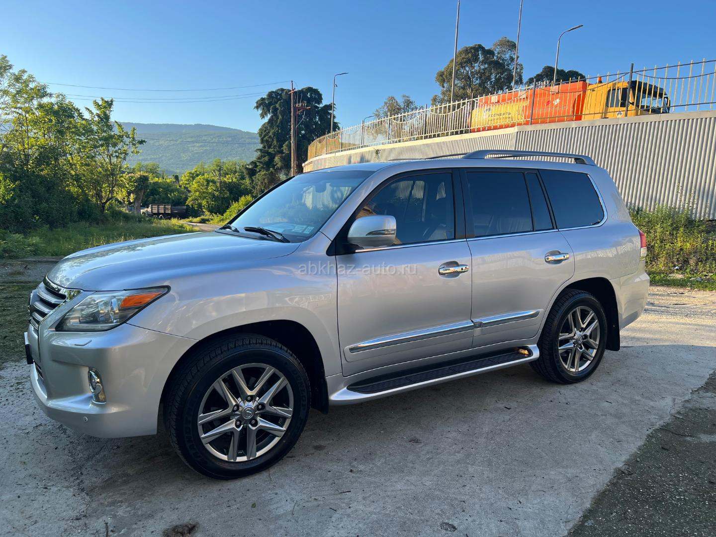 Lexus LX