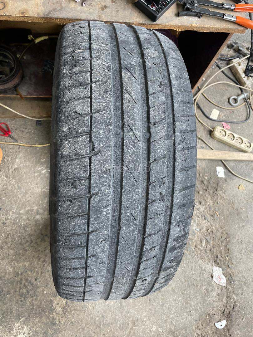 245/45 R19