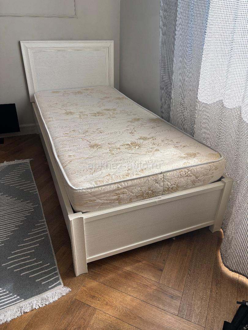 Кровать