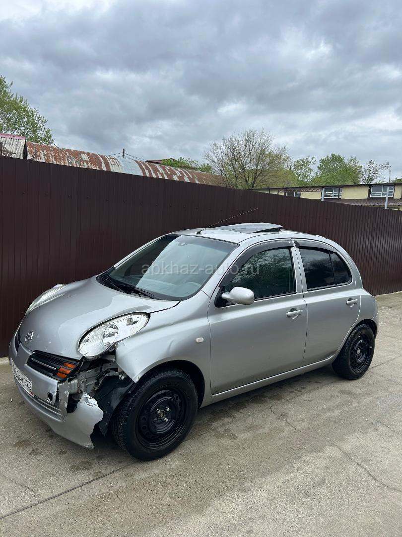Nissan March
