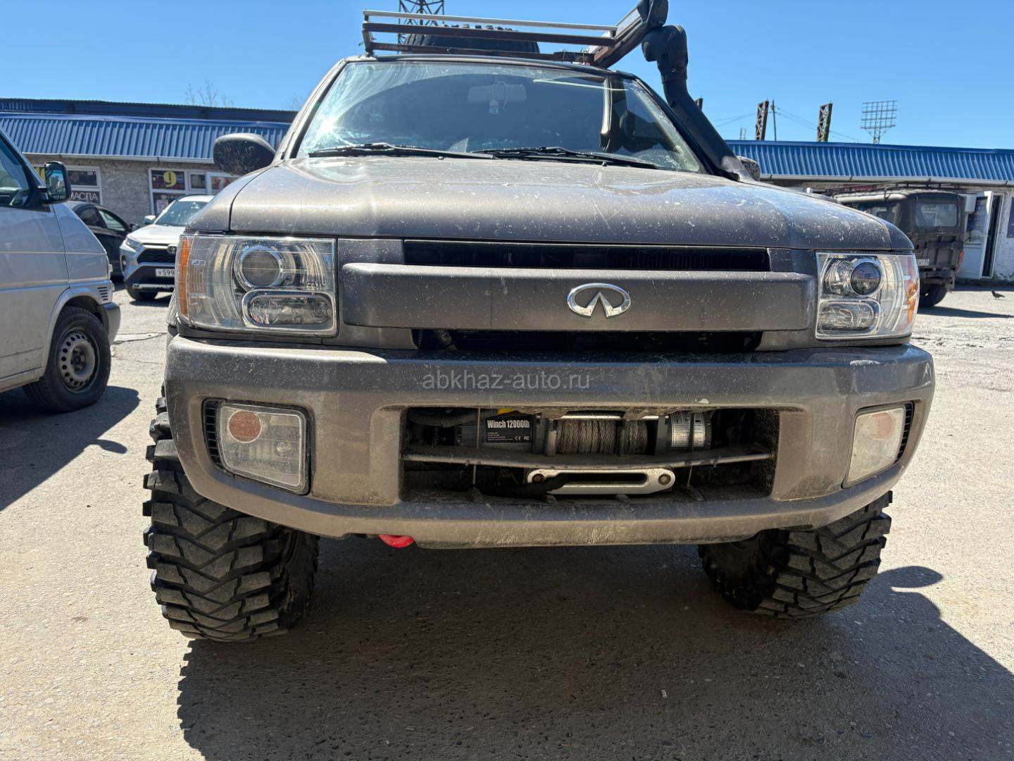 Infiniti QX4