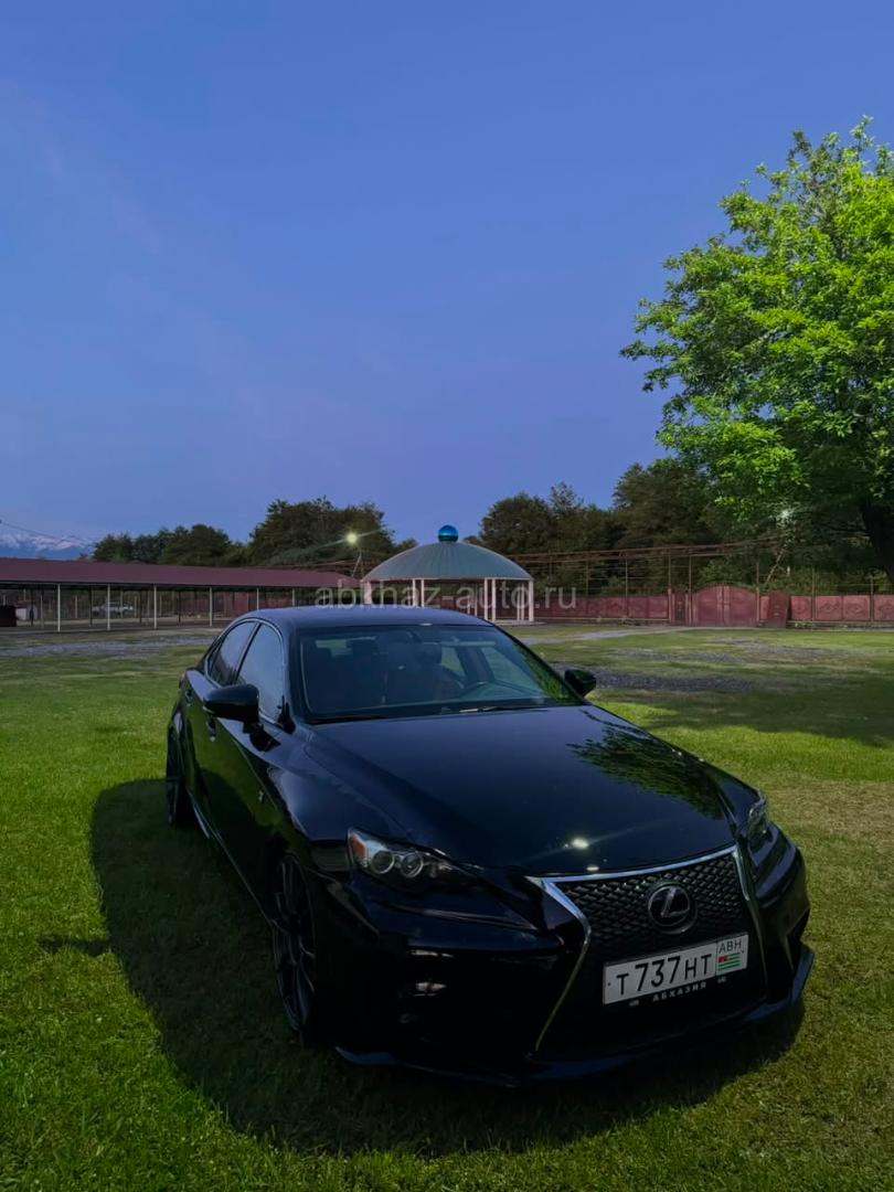 Lexus IS