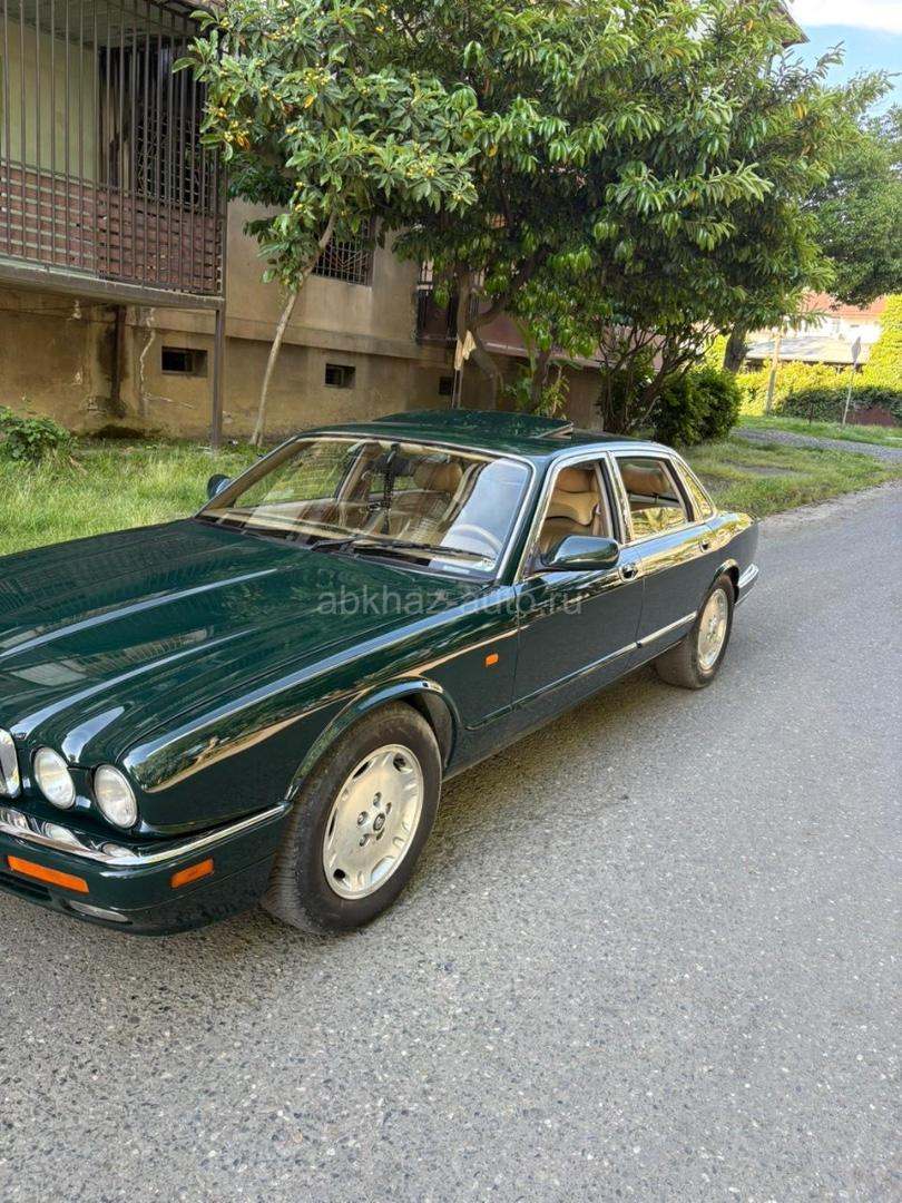 Jaguar XJ6