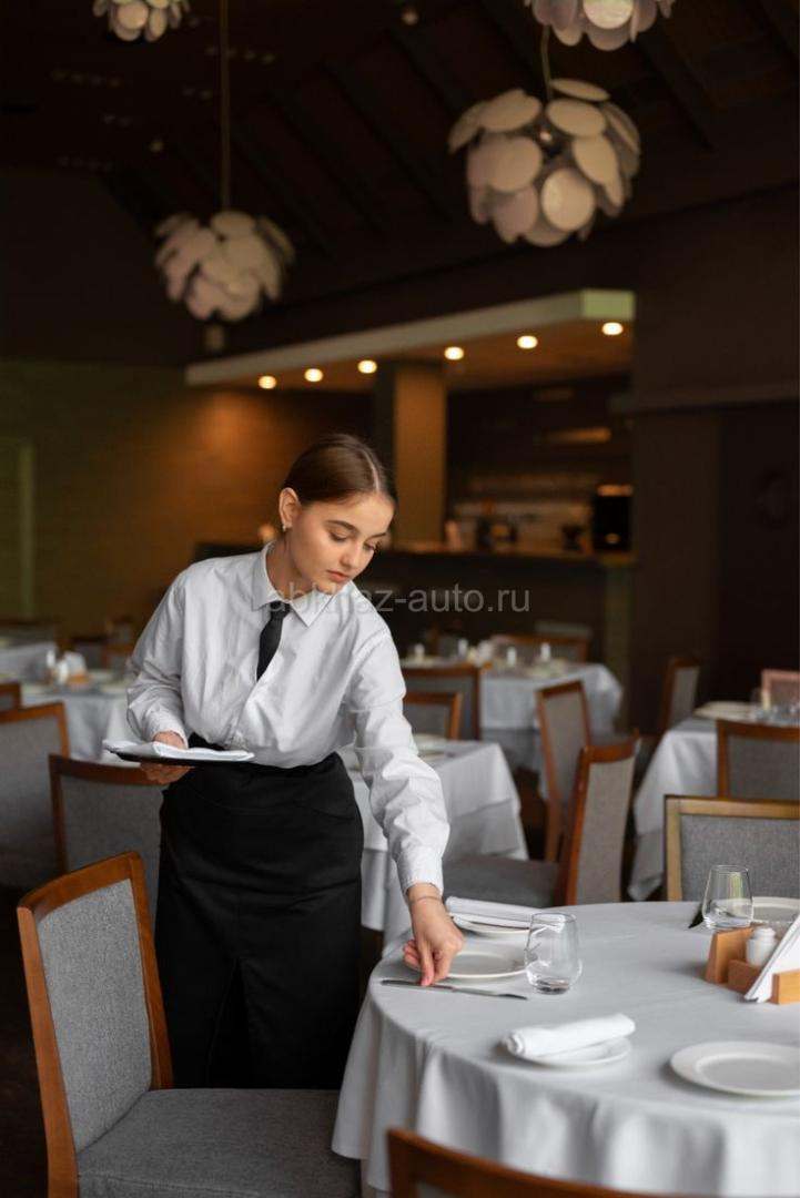 требуется официантка