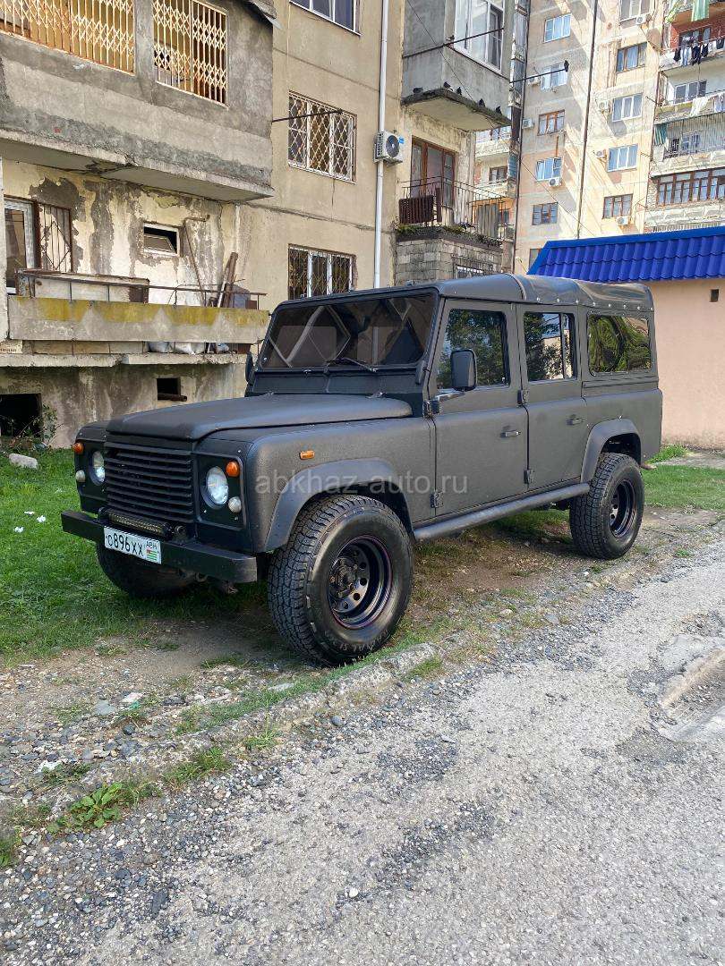 Land Rover 110 Defender