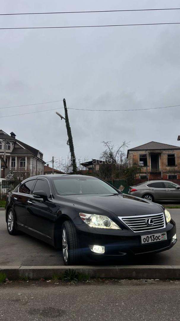 Lexus LS