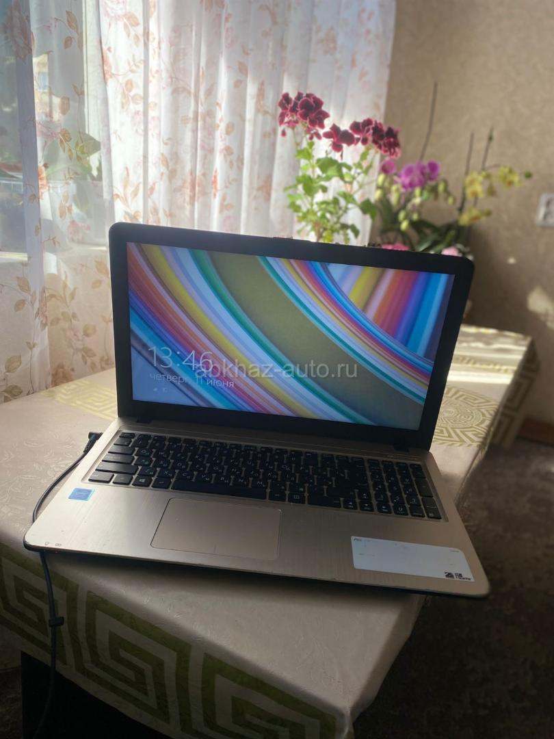 Ноутбук ASUS