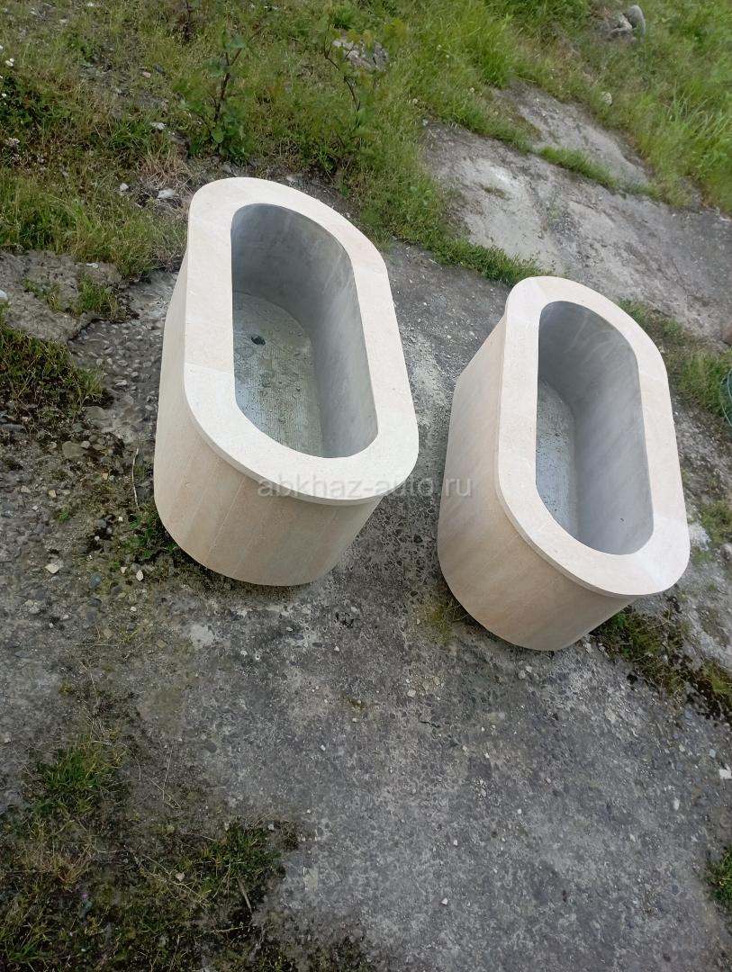 Большие цветочные вазоны