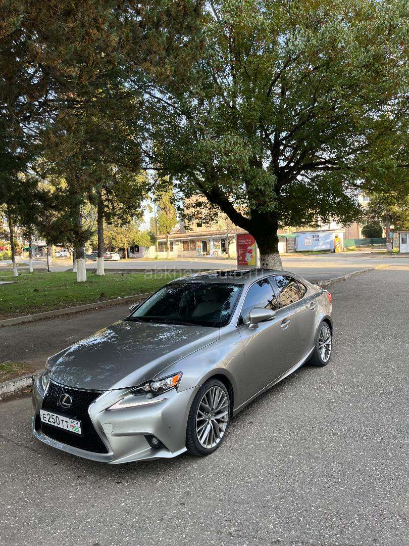 Lexus IS