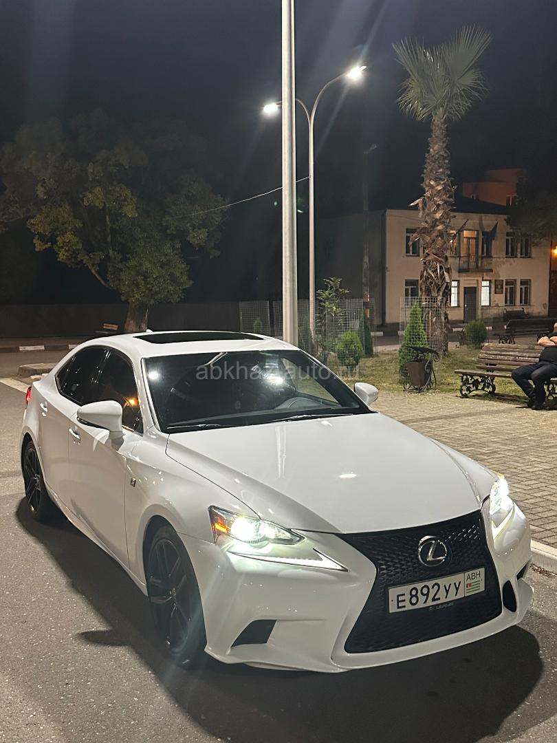 Lexus IS