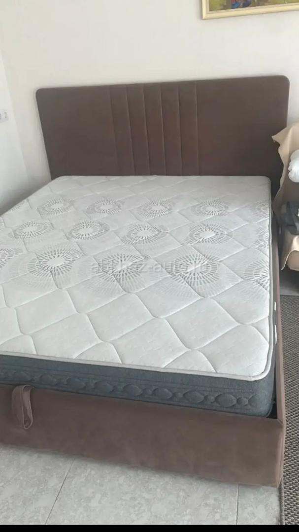 Б/у кровать с матрасом .доставка .состояние хорошее