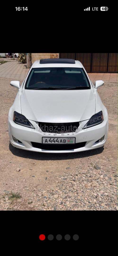Lexus IS