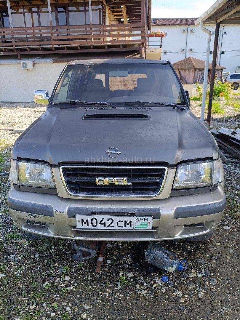 Opel Monterey