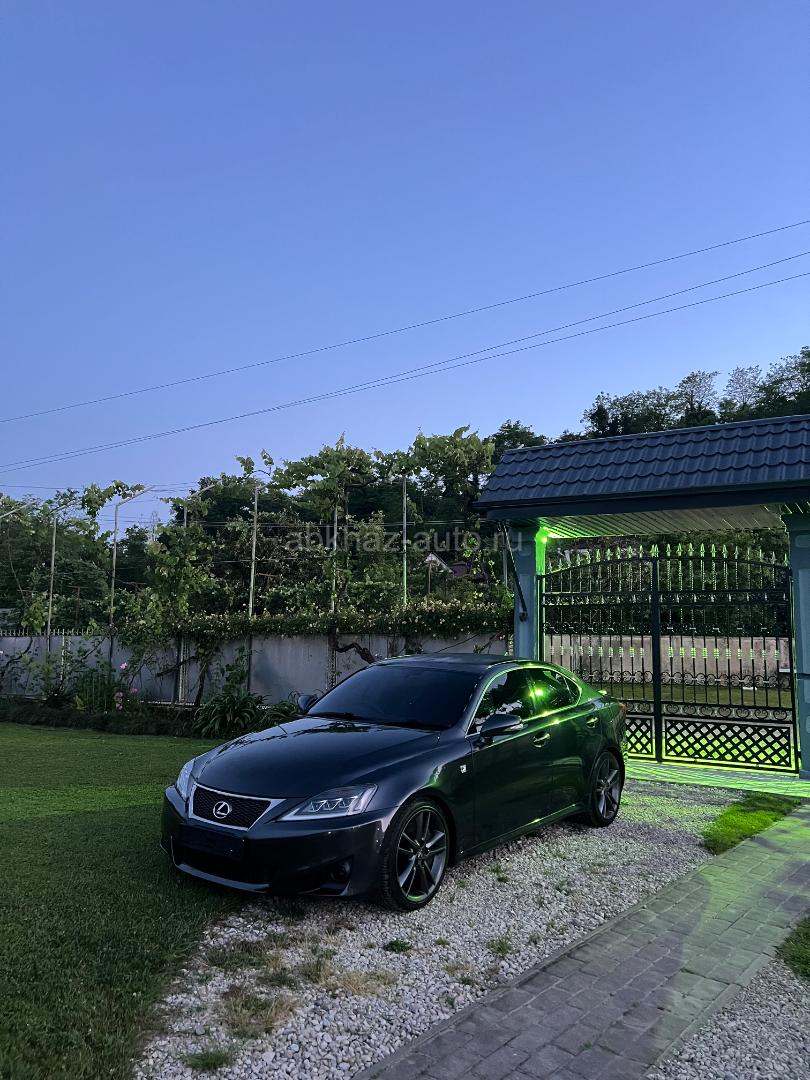 Lexus IS