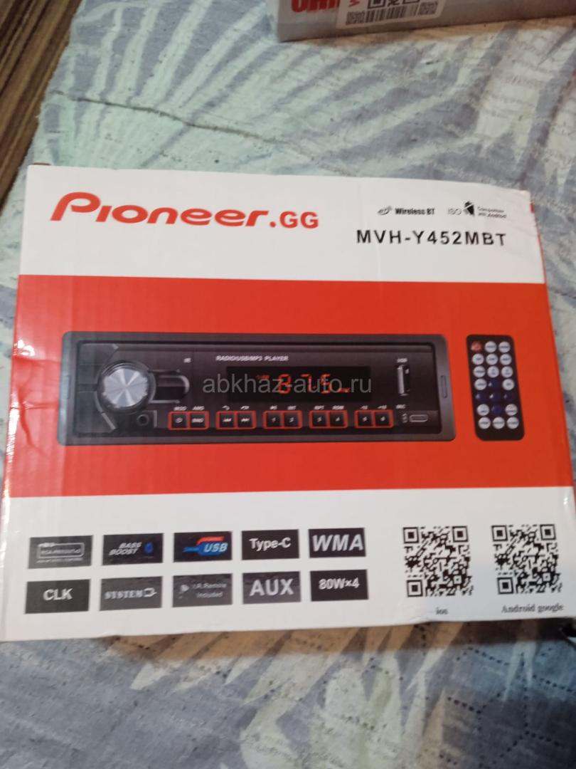Автомагнитола Pioneer.
