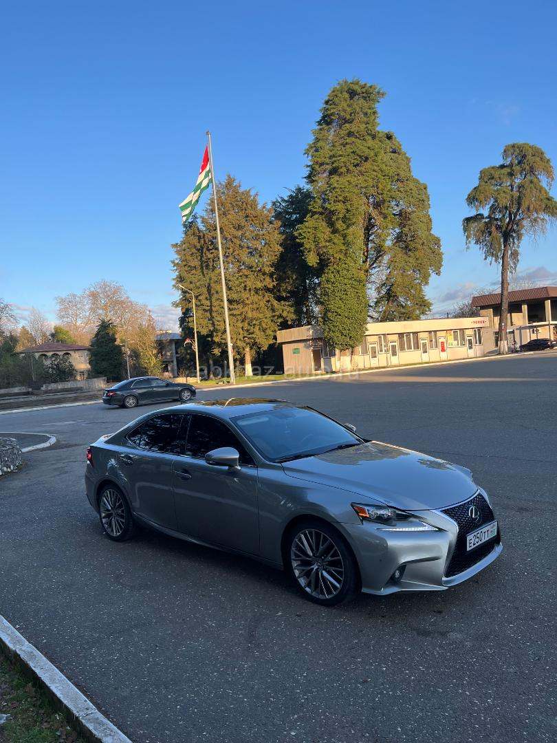 Lexus IS