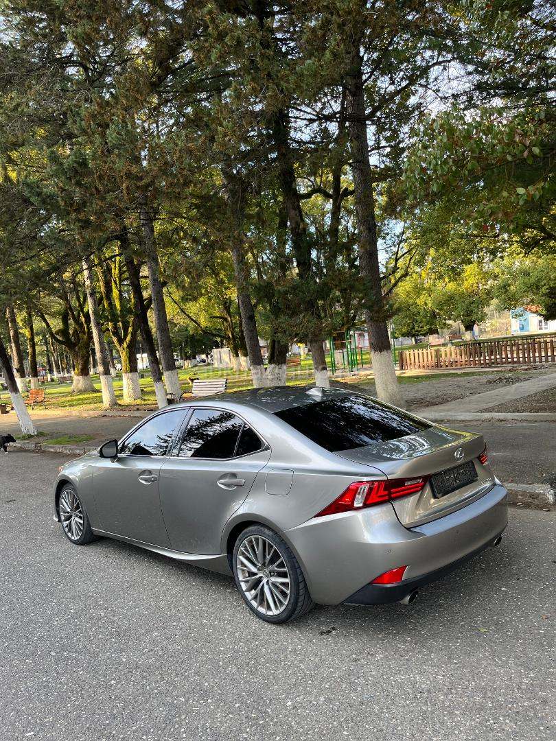 Lexus IS