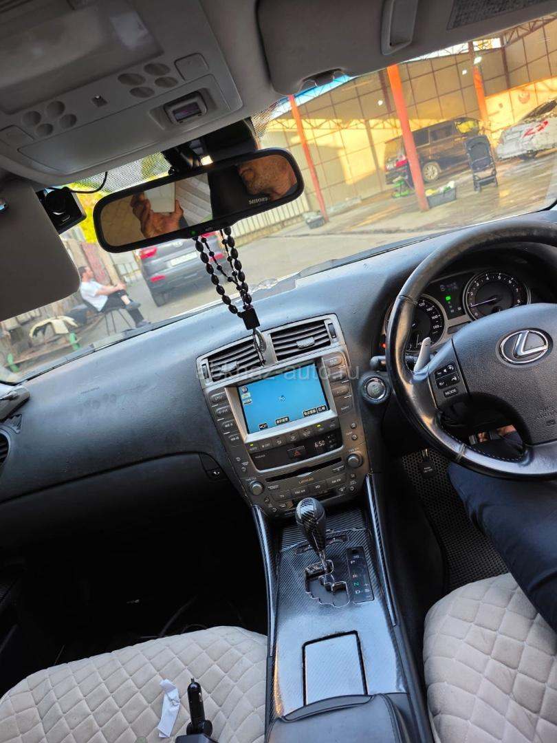 Lexus IS