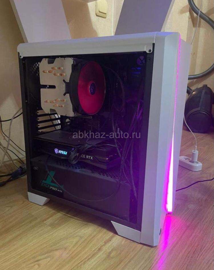 Игровой компьютер с монитором