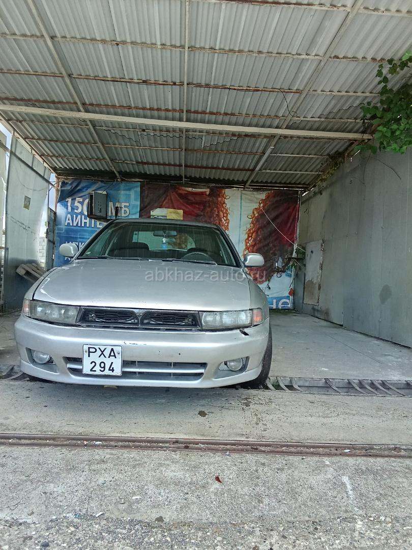Mitsubishi Galant