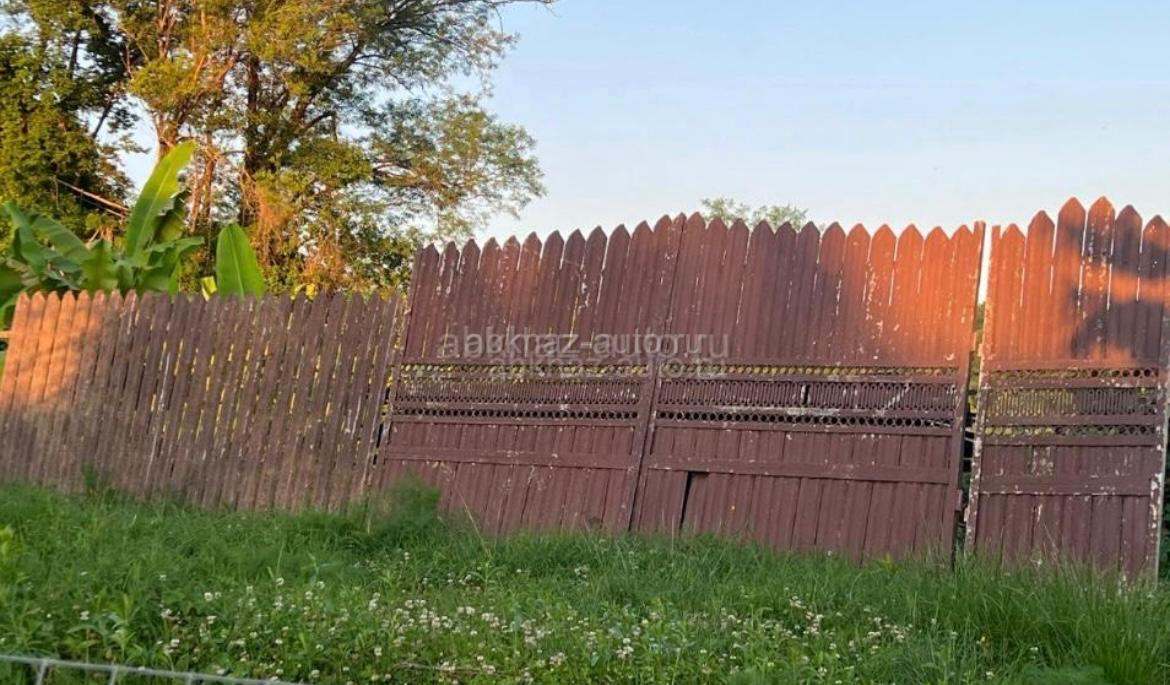 железный забор