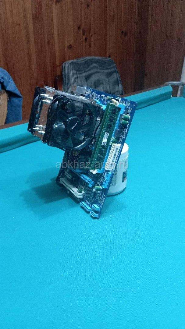 Материнская плата на AM3+, процессор FX 4100, ОЗУ DDR3 8 ГБ, SSD 120 ГБ