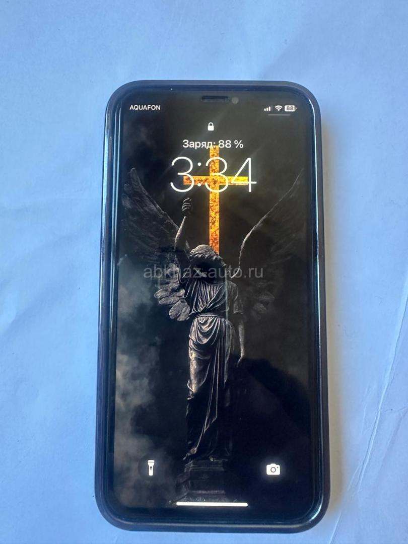 iPhone XS 256гб 98% батарея держит заряд хорошо