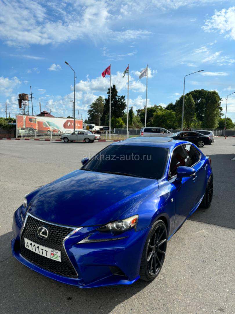 Lexus IS