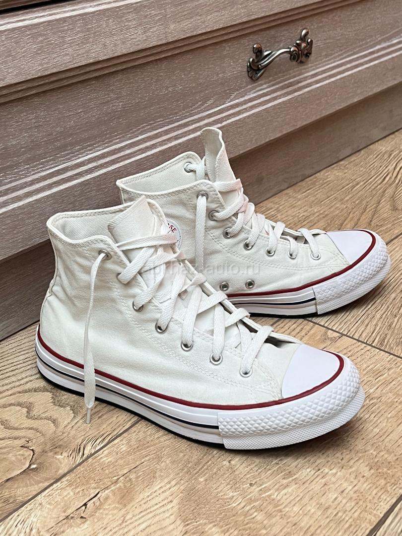 отдам за вашу цену кеды оригинальные Converse 40 размер