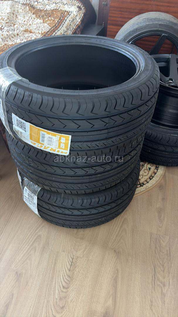 Новые шины летние 235/40 комплект 18