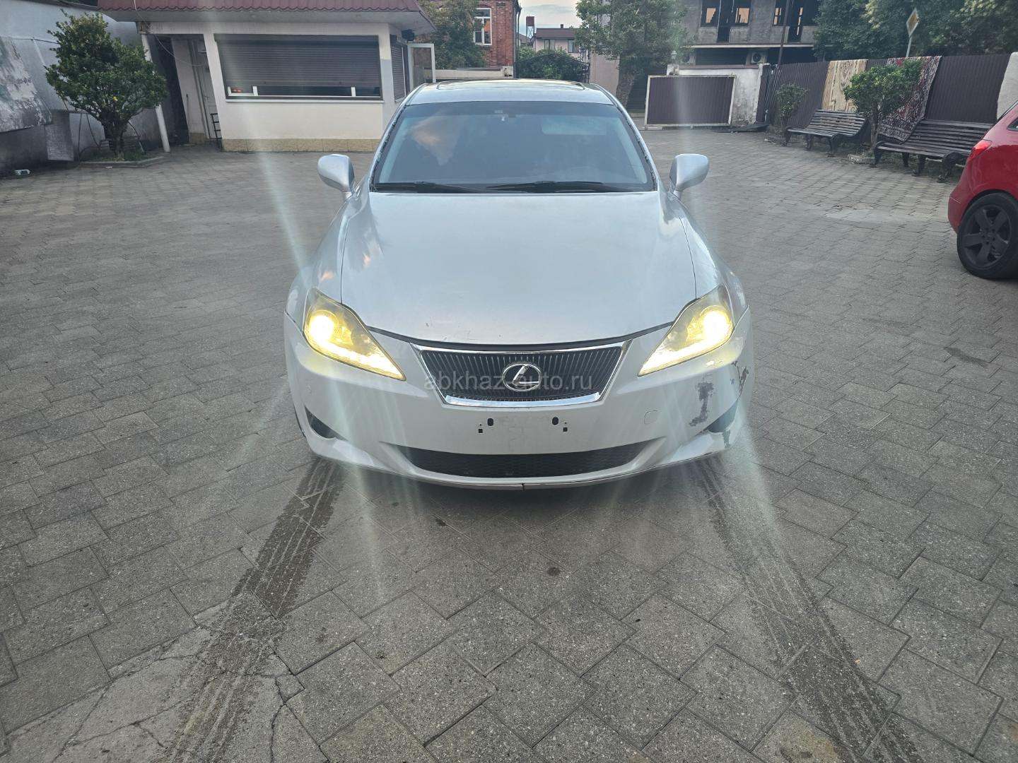 Lexus IS