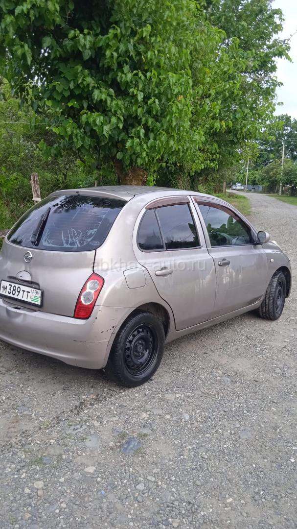 Nissan March