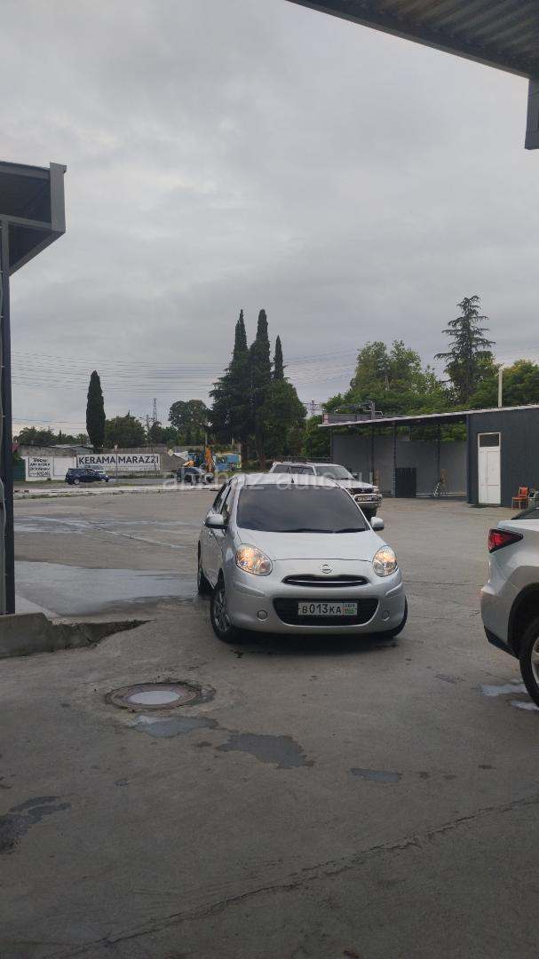 Nissan March