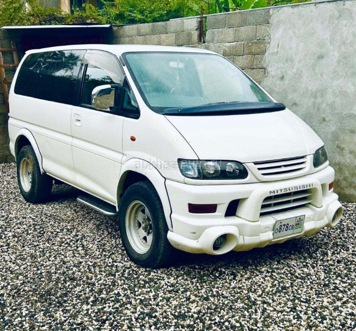Mitsubishi L 400