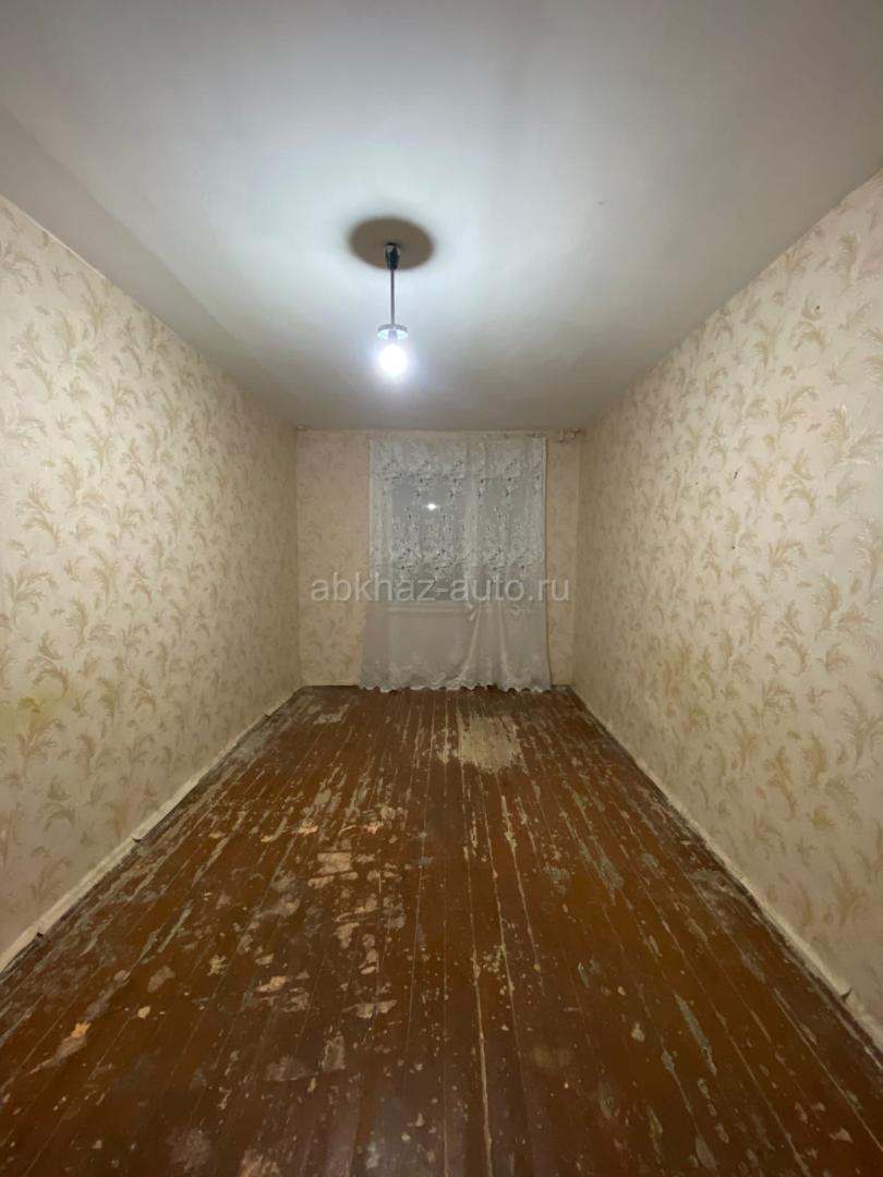 Продаю квартиру г Гудаута(военный городок)