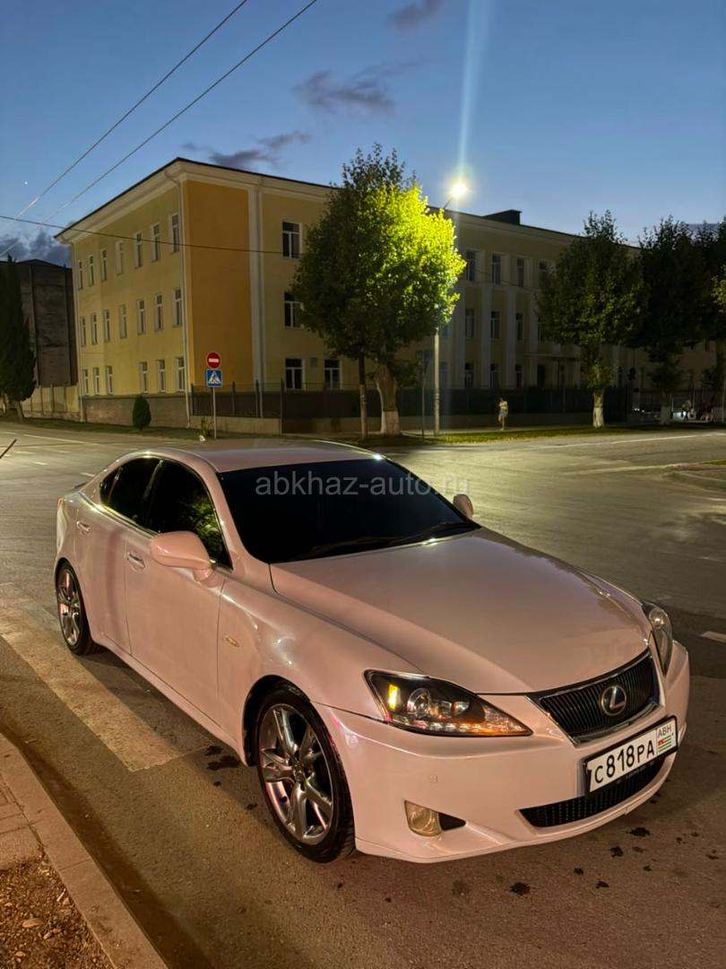 Lexus IS