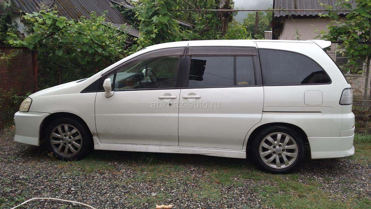 Nissan Almera Tino
